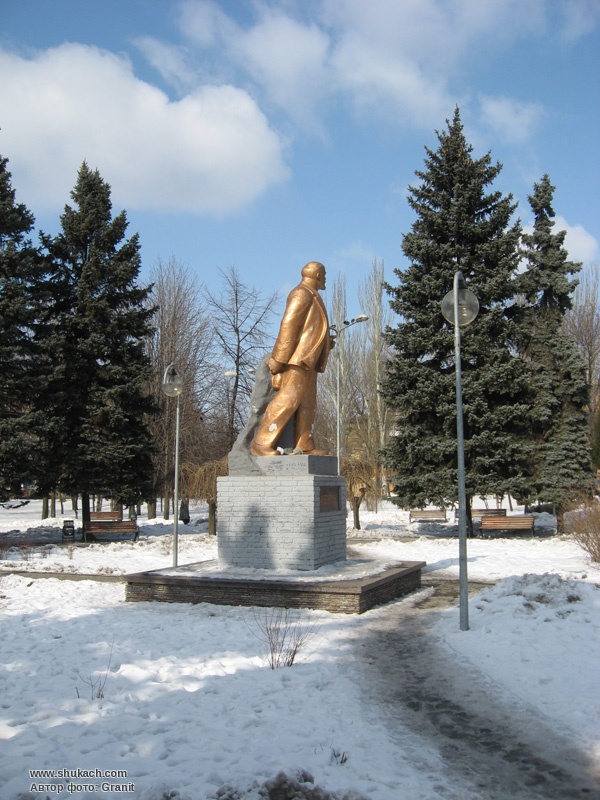 памятник в донецке площадь ленина