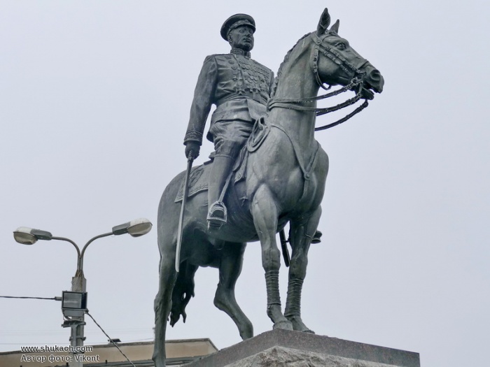 Памятник рокоссовскому. Памятник Рокоссовскому в Волгограде. Памятник маршалу Рокоссовскому в Волгограде. Памятник Константину Рокоссовскому. Рокоссовский Константин Константинович памятник.