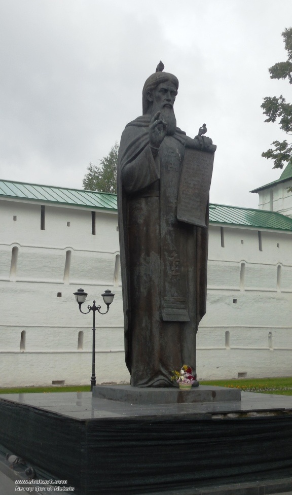 Памятники города сергиев посад. Троице-Сергиева Лавра памятник сергию Радонежскому. Памятник преподобному сергию Радонежскому в Сергиевом Посаде. Памятник святому сергию Радонежскому.