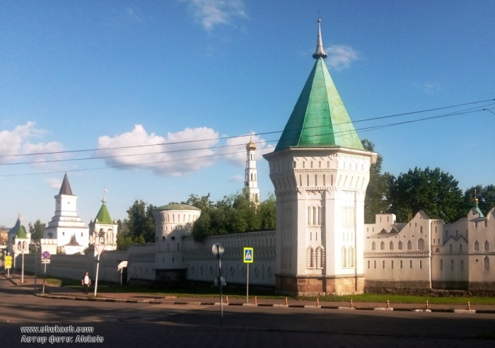 Площадь святителя Николая Дзержинский