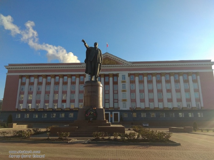 Шукач Памятник В. И. Ленину в г.Курск (Центральный округ)