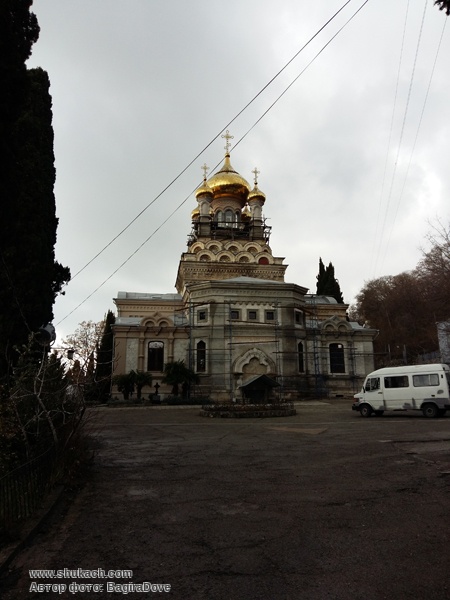 Алупка храм Архангела Михаила внутри