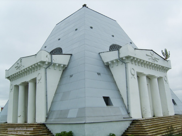 Храм павшим воинам казань. Храм памятник павшим воинам Казань. Храм памятник Казань 1552. Памятник воинам в Казани 1552 году.