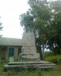 Памятник Свердлову Я.М. в селе Черняковка