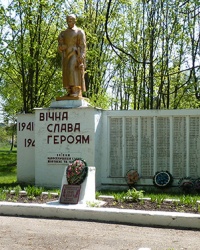 Мемориал советским воинам в с. Жовтневое (Переяслов-Хмельницкий р-н)