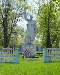 Памятник воинам-односельчанам в с. Сомкова Долина (Переяслов-Хмельницкий р-н)