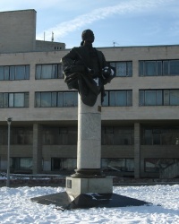 Памятник русскому ученому, поэту и просветителю М.В.Ломоносову