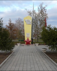 Обелиск советским воинам возле горсовета в г. Дергачи