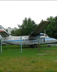 Памятник cамолету Let L-410 в ХАИ (г.Харьков)