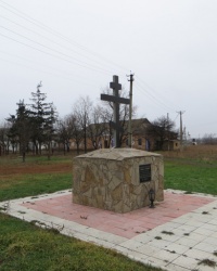 Памятный крест на месте церкви Успения Пресвятой Богородицы в селе Улаклы