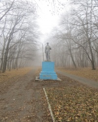 Памятник шахтеру в парке СМЗ в Снежном