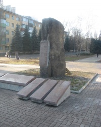 Памятники на площади "Гвардейской" в Макеевке.