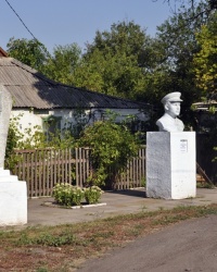 Памятник Герою Советского Союза Полковникову П.М. , пгт. Двуречье