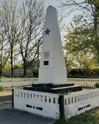 Памятник партизанам Багеровских каменоломен в п.Багерово (Ленинский р-н)