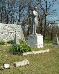 Воинский мемориал на месте бывшего с.Заря (Солонянский р-н)