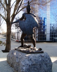 Скульптура спартанца в г.Донецке