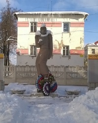 Памятник работникам Куровского меланжевого комбината, погибшим в годы Великой Отечественной войны в г.Куровское