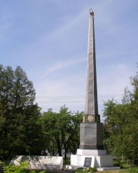 с. Ніжинське (Григоро-Іванівка). Братська могила і пам'ятний знак загиблим односельцям.