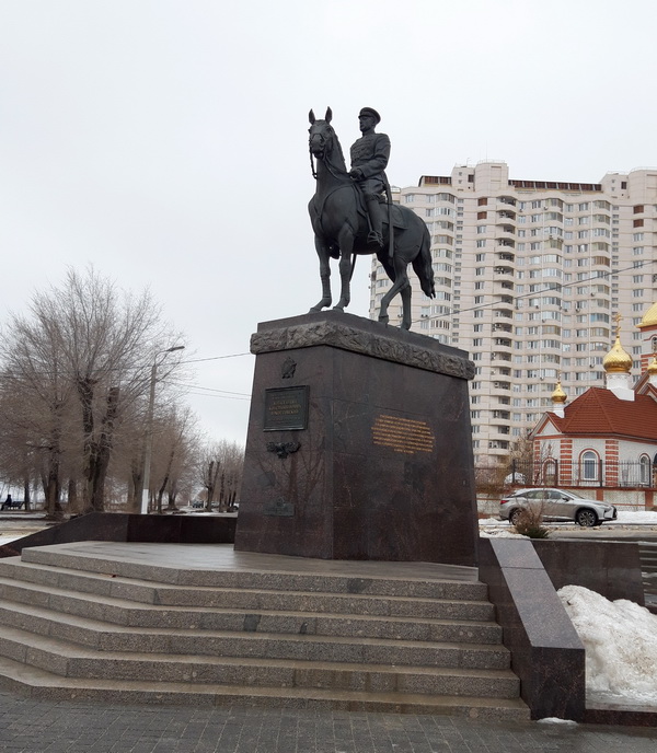 Памятник рокоссовскому